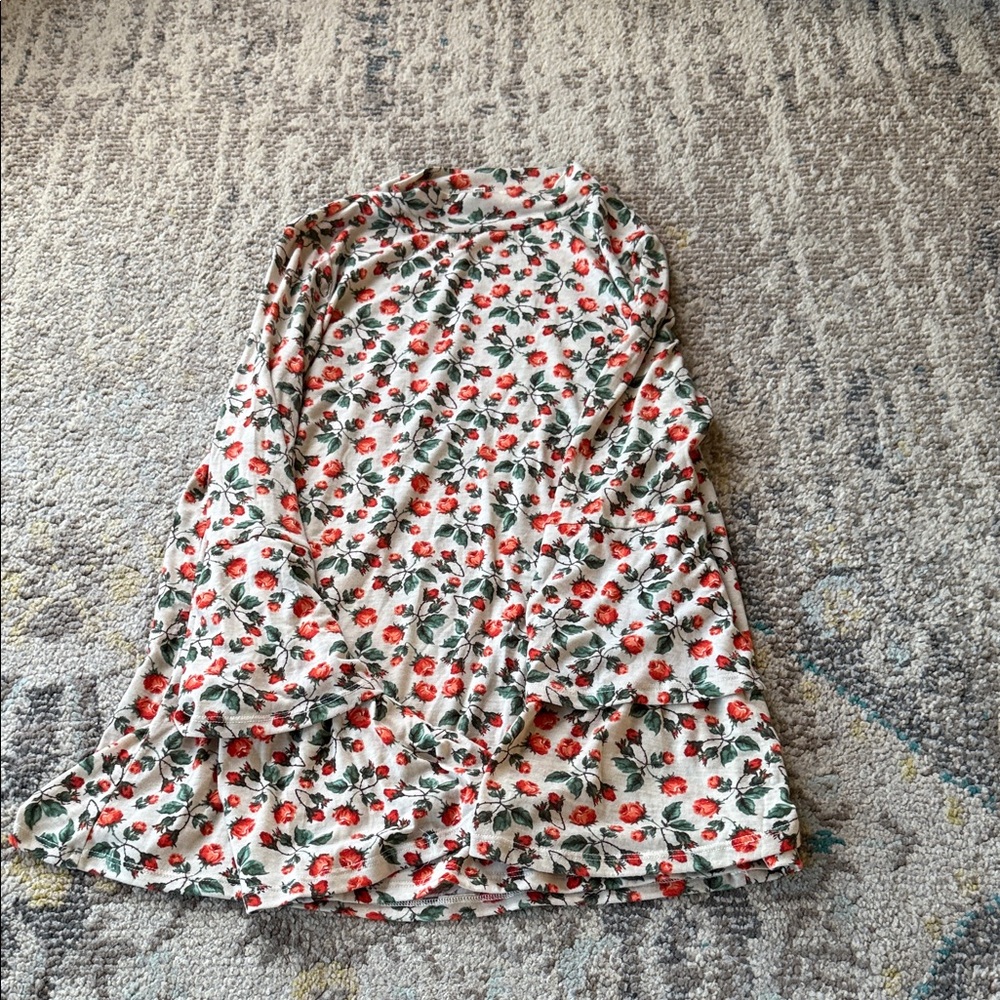 Easel Floral mock neck  - Red and Green - roses